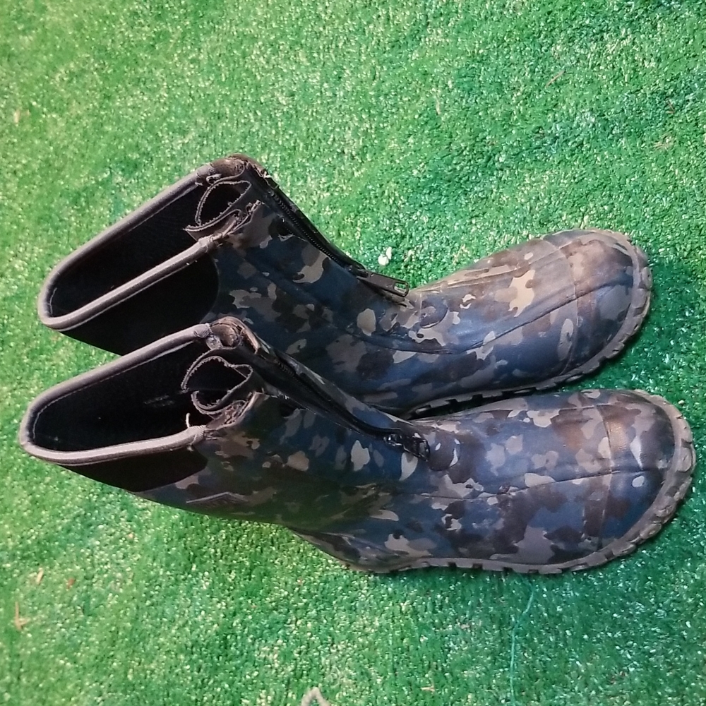 Youth boots